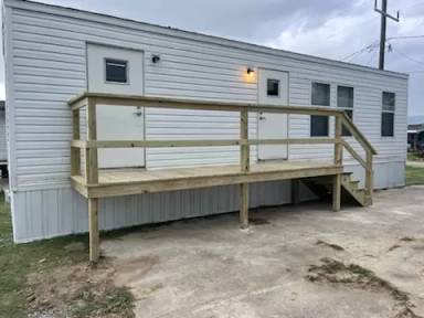 Main picture of 205 Delta Aire Dr