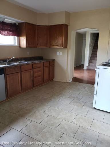 Main picture of 117 2nd Ave