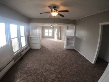 Main picture of 1107 E Poplar St