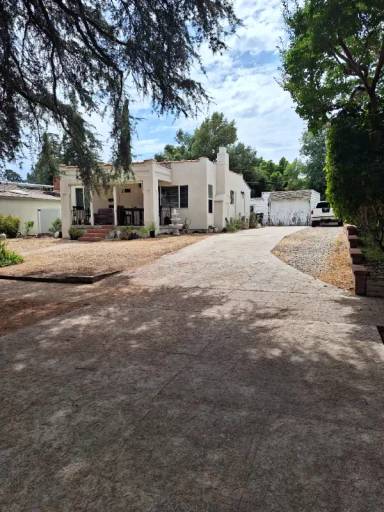 Main picture of 11011 White Oak Ave