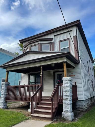 Main picture of 712 W Lincoln Ave