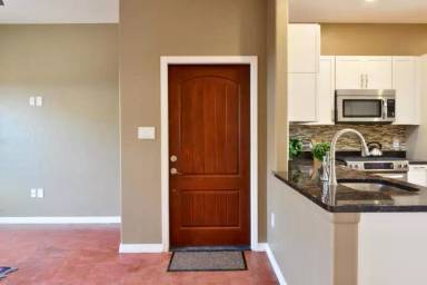 Main picture of 222 E Elm St