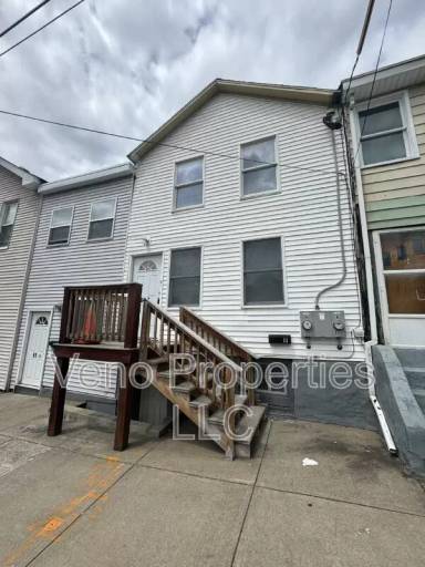 Main picture of 61 14th St