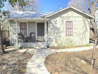 Main picture of 827 E Magnolia Ave