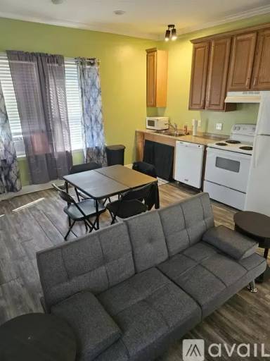 Main picture of 8518 Oak St