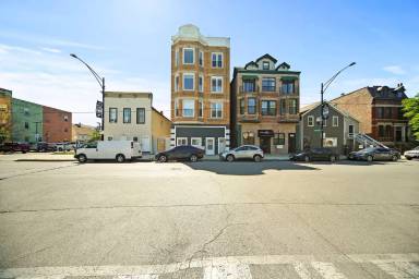 Main picture of 1946 S Racine Ave