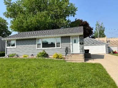 Main picture of 2501 19th Ave NW
