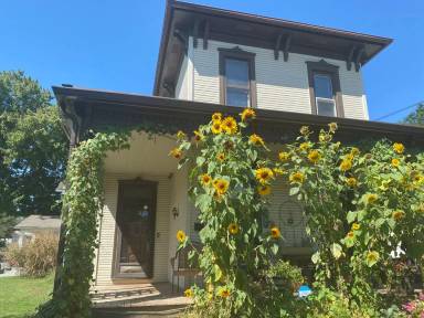 Main picture of 241 S Maple St