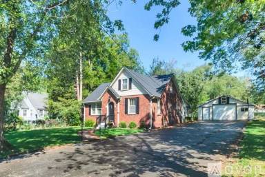 Main picture of 203 6th Ave