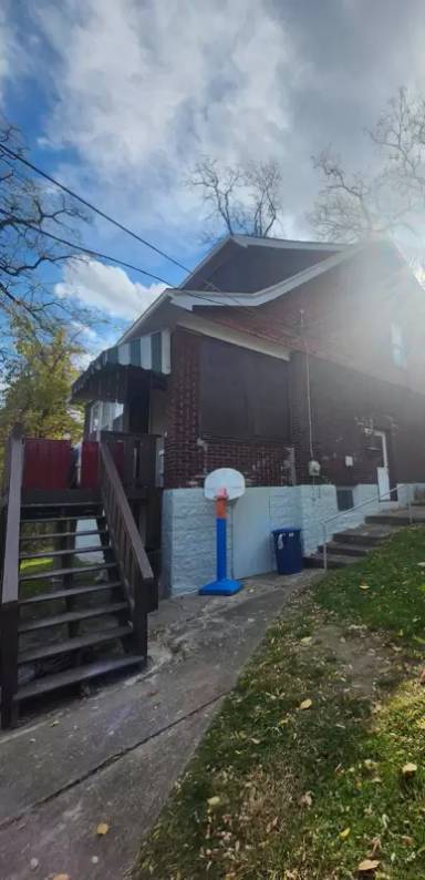 Main picture of 2733 Chartiers Ave