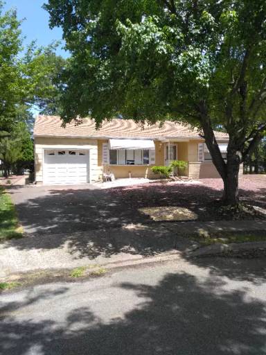 Main picture of 13 Burlington Ct