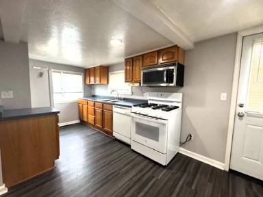Main picture of 289 Howk St