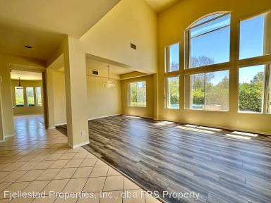 Main picture of 3380 Vista Norte