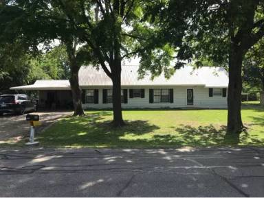 Main picture of 716 Bosque Ln