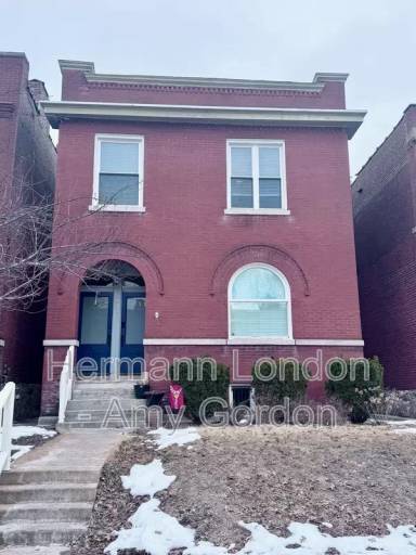 Main picture of 2933 Victor St