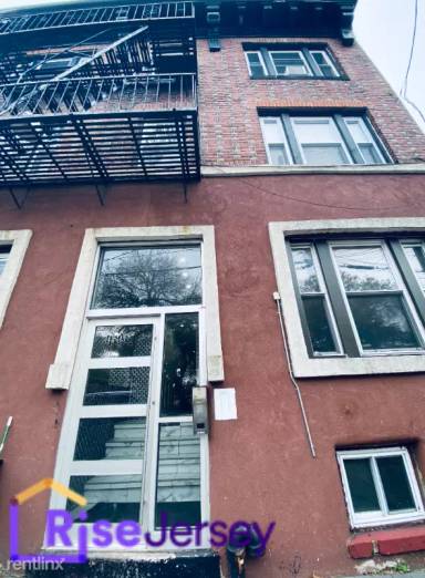 Main picture of 143 Lafayette St