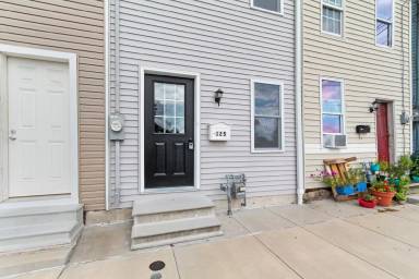 Main picture of 125 Bethel St