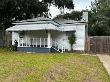 Main picture of 579 Chestnut Dr