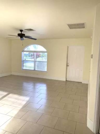 Main picture of 820 SE 6th Ct