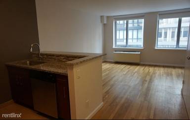 Main picture of 121 W 21st St