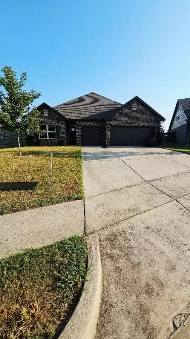 Main picture of 205 Holt St