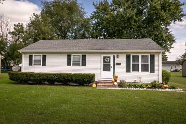 Main picture of 1207 Middle Neck Dr
