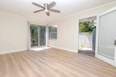 Main picture of 325 Los Olivos