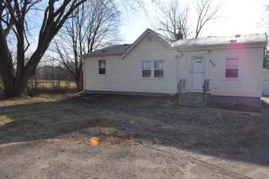 Main picture of 970 County Road E W