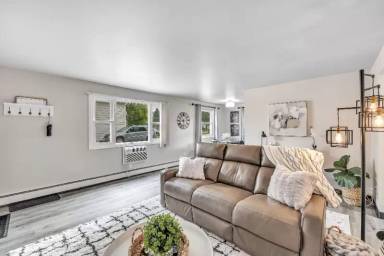 Main picture of 206 S Platten St