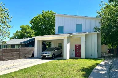 Main picture of 6913 Providence Ave