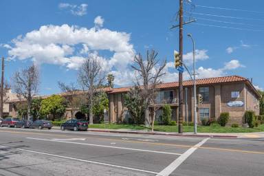 Main picture of 6210 Whitsett Ave