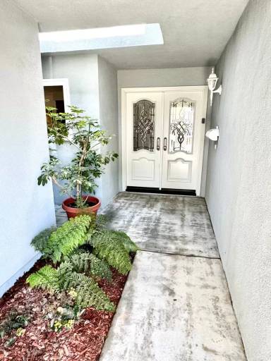 Main picture of 82 Menlo Park Ave