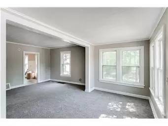 Main picture of 1923 Washington St NE