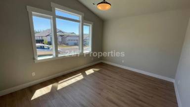 Main picture of 1761 NE Robert Rd