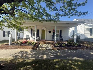 Main picture of 303 W Parrish Dr