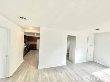 Main picture of 650 Tyler St