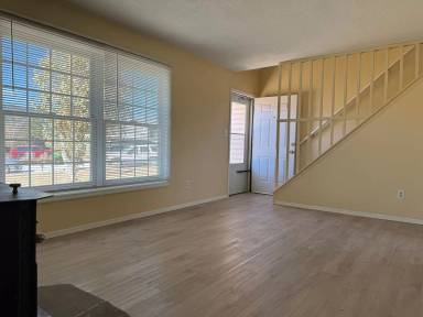 Main picture of 566 Trumbull Ln