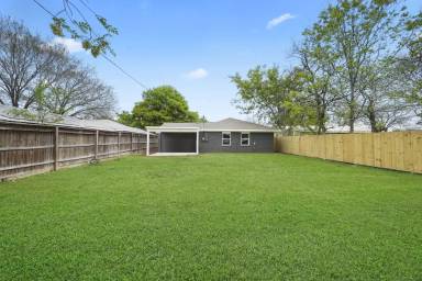 Main picture of 5346 Pershing St