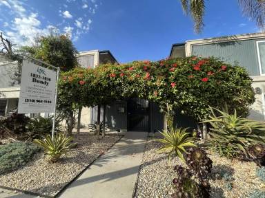 Main picture of 1832 S Bundy Dr
