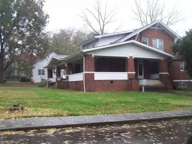 Main picture of 711 S Court St