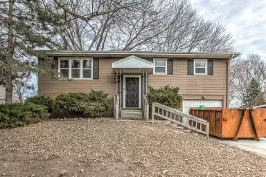 Main picture of 129 S 111th St