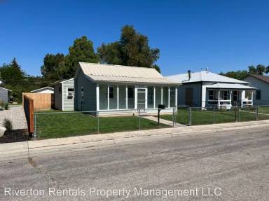 Main picture of 664 Sweetwater St