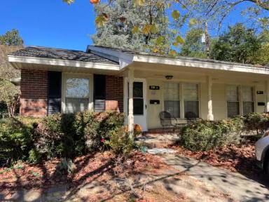 Main picture of 2105 Young St