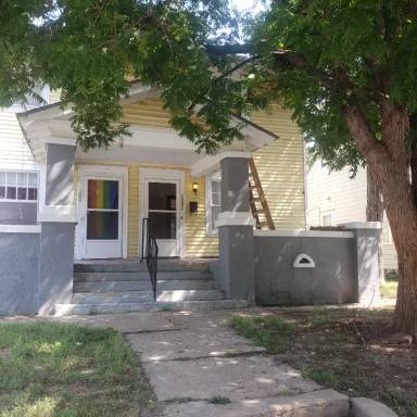 Main picture of 1000 W Riverside Ave