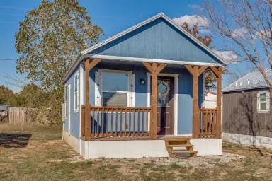 Main picture of 906 El Camino Real