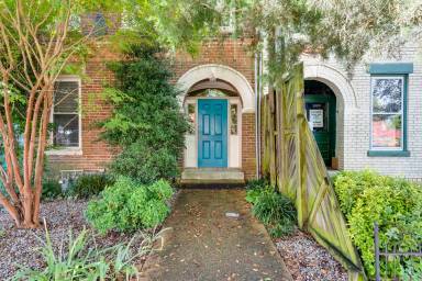 Main picture of 2621 W Cary St