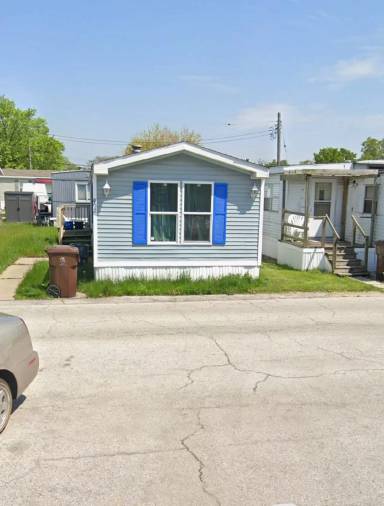 Main picture of 3600 Sheffield Ave
