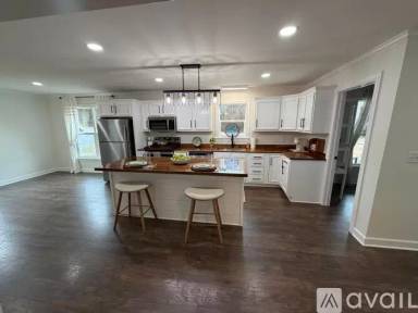 Main picture of 33 Anna Dr