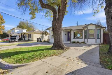Main picture of 2933 South Hills Ave