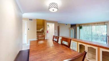 Main picture of 21821 Burbank Blvd